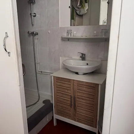 Le Chemin Neuf Hotel *