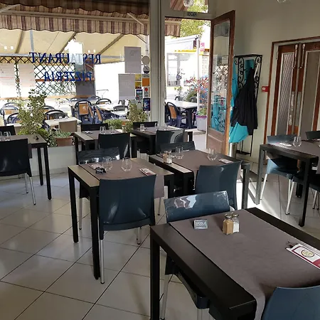 Le Chemin Neuf Hotel