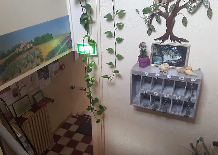 Le Chemin Neuf Otel *