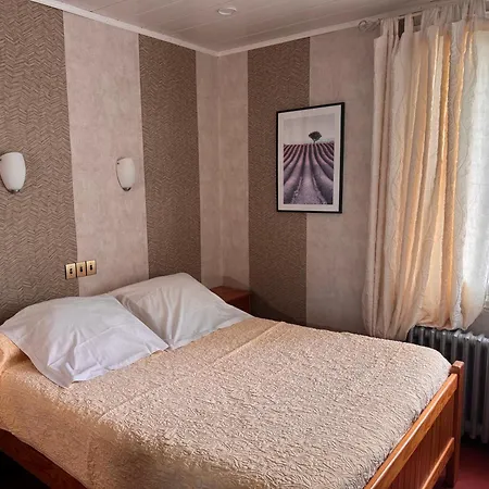 Le Chemin Neuf Hotel