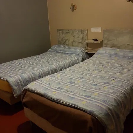 Le Chemin Neuf Hotel *