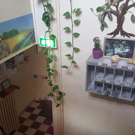 Le Chemin Neuf Hotel *