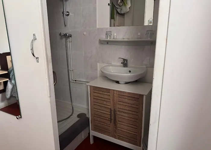 Le Chemin Neuf Hotel *