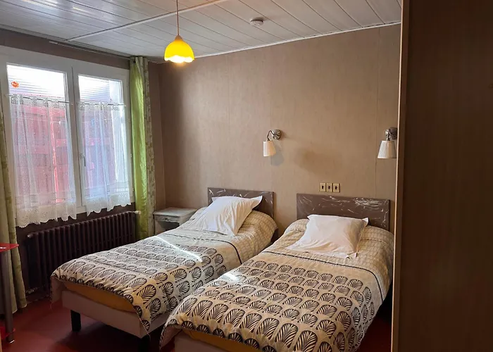 Le Chemin Neuf Hotel *